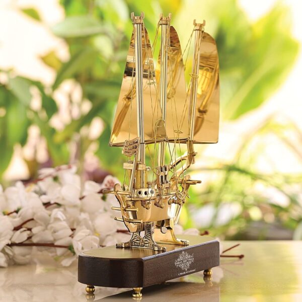 INDIAN ART VILLA Brass Ship Showpiece with Wooden Base, Handmade Decorative Sailing Boat for Home Decor, Office Table, Gift Item, Nautical Theme Brass Metal Art Figurine